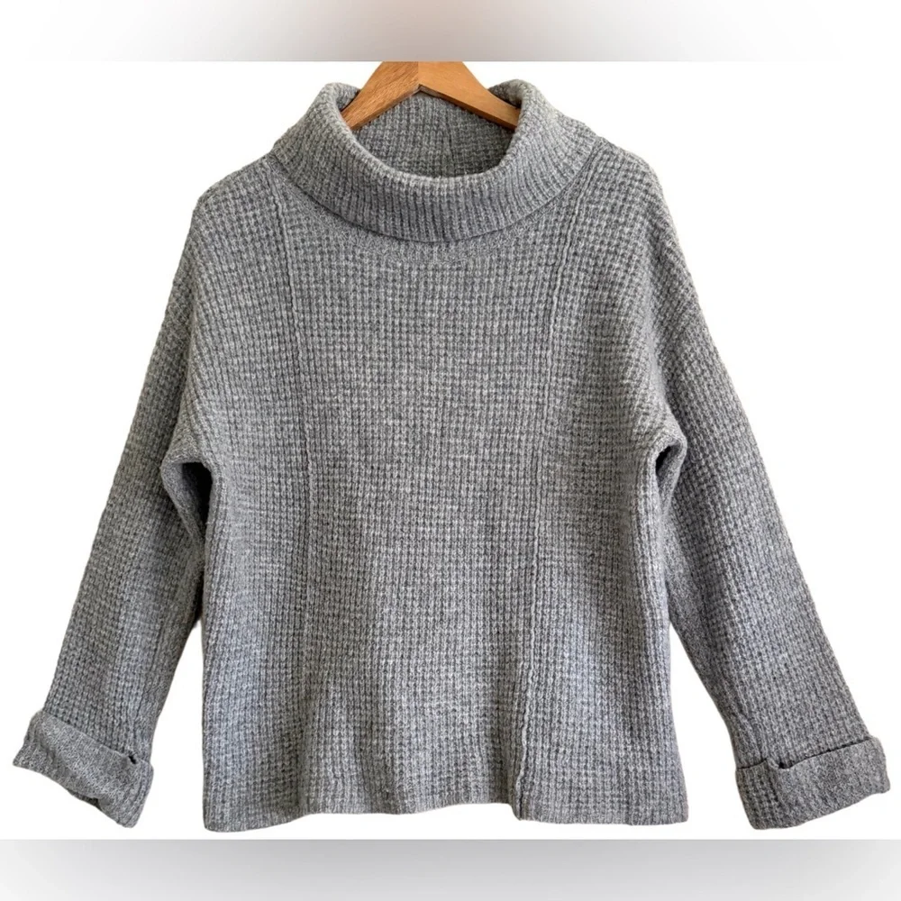 FREE PEOPLE 100% Wool Waffle Knit Fold-over Cowl-Neck Preppy Casual Sweater Sz M